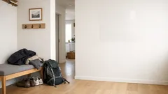 Mehr Stauraum in der Mietwohnung: 4 Tricks mit selbstklebenden Haken ganz ohne Bohren