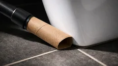 WC-Ecken saugen ohne Spezialdüse: So wird der Kartonkern zur Einweg-Aufsatz